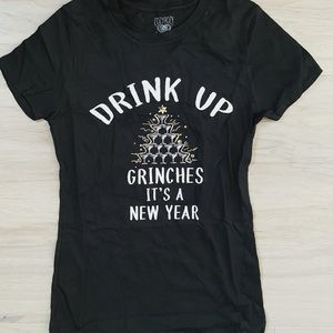 Women’s Holiday Tee Size M, Drink Up Grinches
